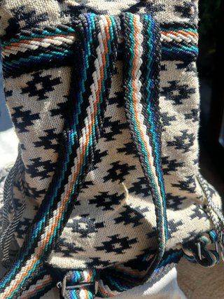 Mochila Parfois étnica flecos
