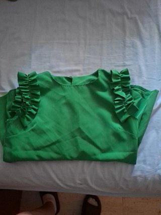 Camisa verde con volantes talla única pero da M