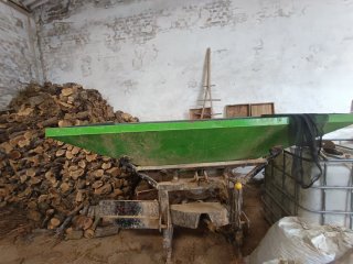 Abonadora centrífuga y peladora de almendras