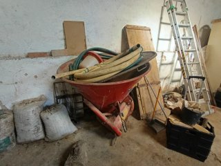 Abonadora centrífuga y peladora de almendras