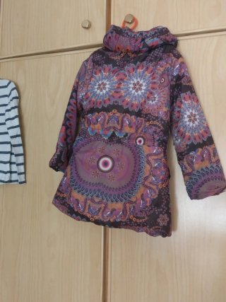 Abrigo niña Desigual estampado