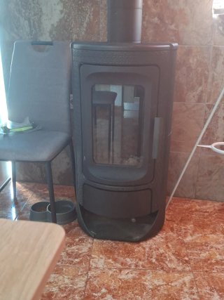 Chimenea de metal y cristal