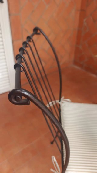 Conjunto mesa y 4 sillas forja y madera