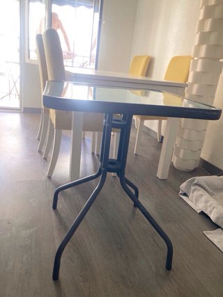 Mesa de cristal y metal negra