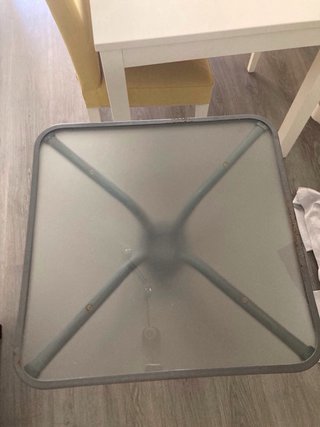 Mesa de cristal y metal negra
