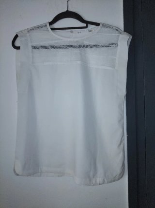 Blusa blanca con detalles de encaje Talla S