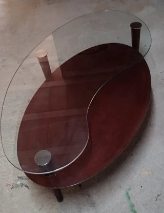Mesa de centro cristal y madera ovalada
