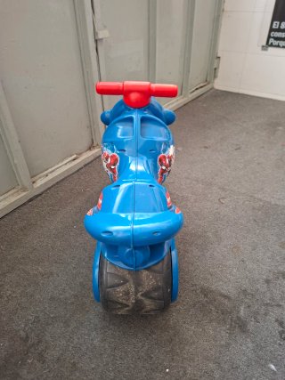Moto correpasillos azul Spiderman