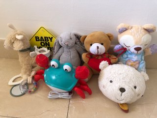 Conjunto de peluches varios
