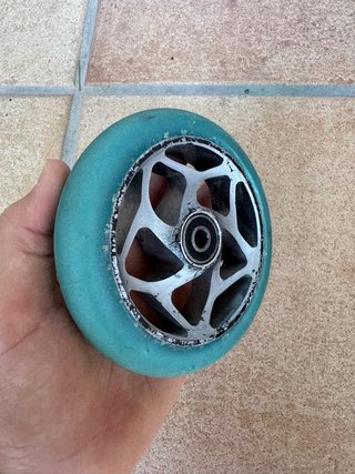 Rueda scooter blunt pintada