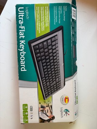 Teclado Logitech con cable negro