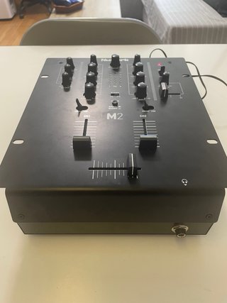 Mesa de mezclas Numark M2