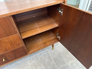 Mueble aparador estilo mid century