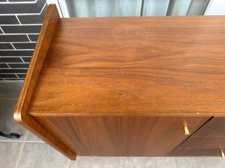 Mueble aparador estilo mid century