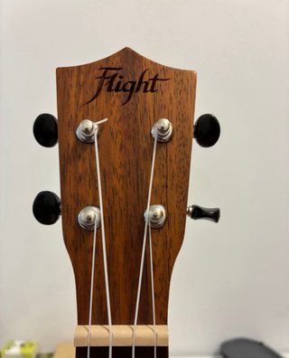 Ukelele soprano Flight con funda