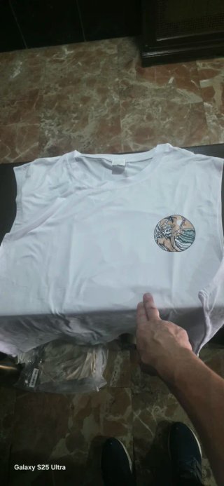 Camisetas  con calavera y surf 3 cada una