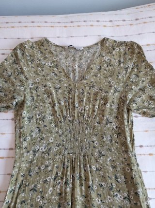 Vestido midi floral verde