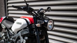 YAMAHA XSR900