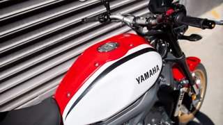 YAMAHA XSR900