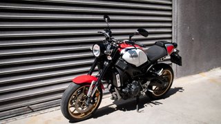 YAMAHA XSR900
