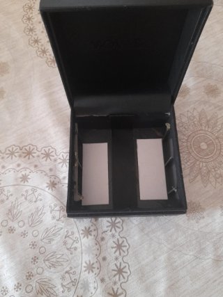 Caja de reloj Movado negra