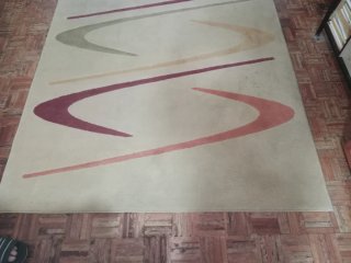 Alfombra grande comedor beige y rojo