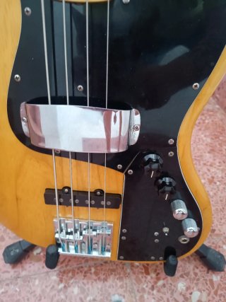 Bajo Fender Jazz Bass