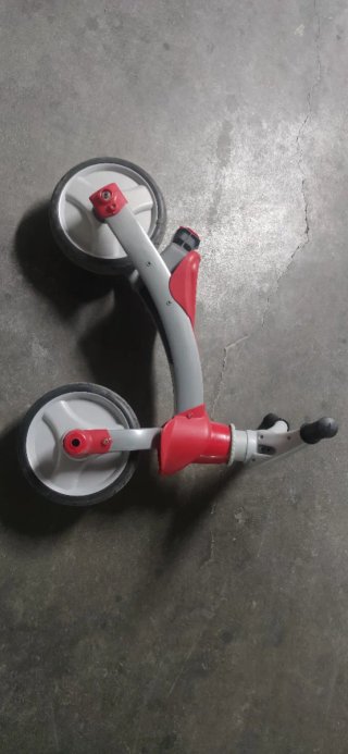Triciclo convertible rojo