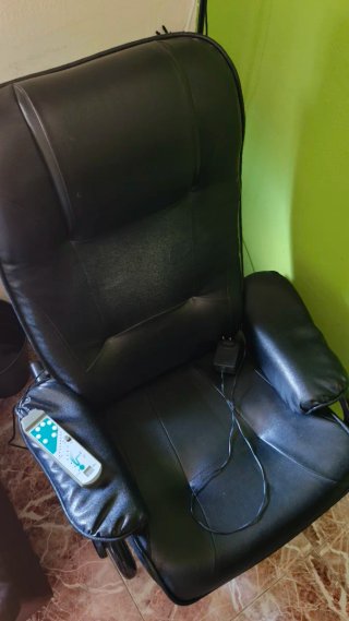 Sillón masaje polipiel negro.