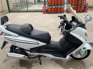 SYM GTS 125 EVO Maxi Scooter