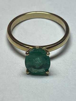 Anillo oro amarillo esmeralda oval