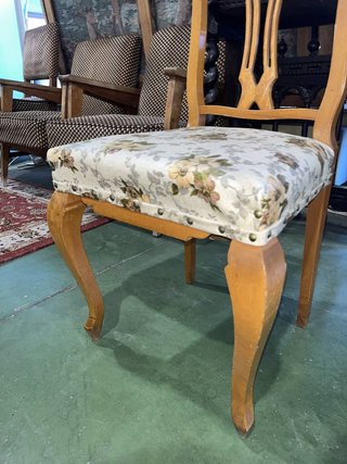 SILLA CLÁSICA ESTILO VINTAGE