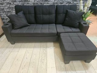 Sofá negro con puff convertible