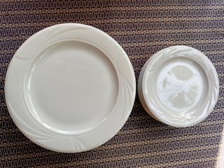 Pack menaje: platos, vasos, cubiertos