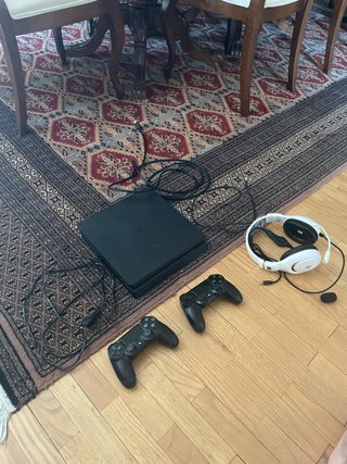 Consola PS4 Slim 1TB Negra + Accesorios
