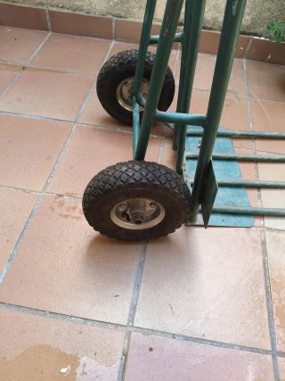Carretilla de trabajo verde