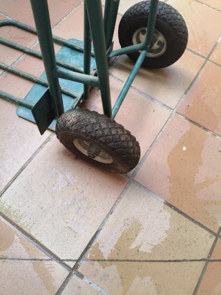 Carretilla de trabajo verde