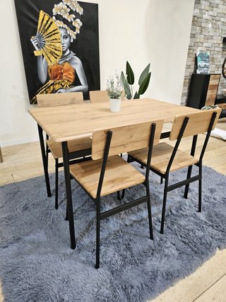 Mesa de forja y madera con 4 sillas