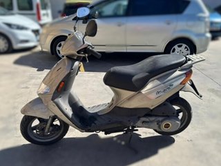 Carenado delantero izquierdo derbi atlantis 104890