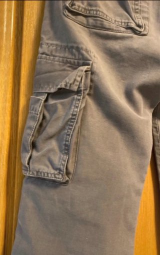Pantalón cargo gris tiro bajo talla 30