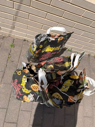 Barbacoa de carbón metálica.