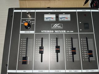 Consola di mix audio SM-500 di Acoustic Control