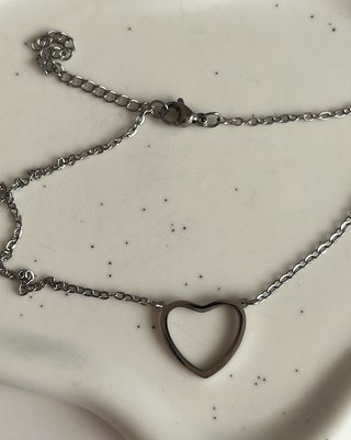 Collar plateado corazón minimalista