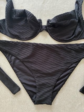 Bikini negro con textura