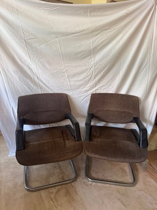 2 Poltrone da ufficio con base in metallo