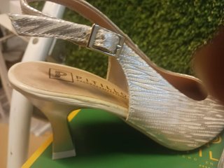 Zapato destalonado plateado