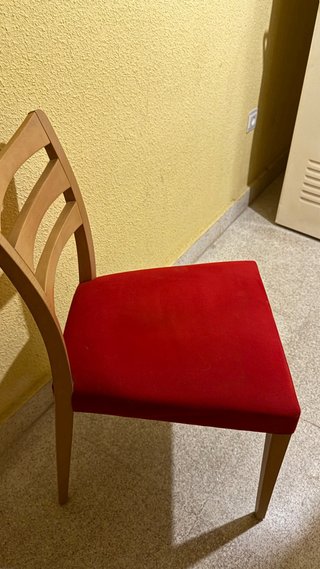 Sillas comedor madera y asiento rojo (4uds)
