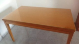 Mesa de salón extensible madera con cristal
