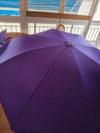 Sombrilla grande morada y plata