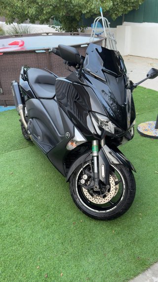 YAMAHA TMAX 530 NEGRA Y MATE 2017 ITV HASTA 2028
